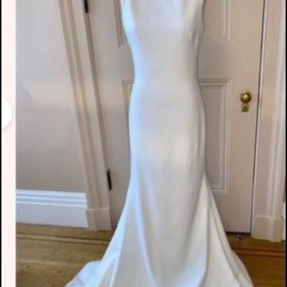 Theia Farrah Wedding Dress Size 6
Slight alterations were done to the dress - Picture 3 of 3